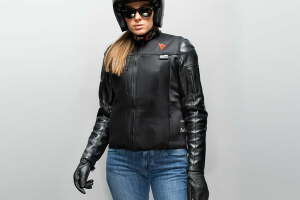 dainese_dair_smart_jacket_worn_atop_leather-640x640.jpg