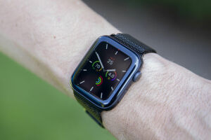 apple-watch-series-5-wearing-100812386-orig.jpg