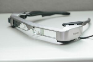 Las-gafas-Epson-Moverio-ya-permiten-la-asistencia-remota.-696x464.jpg